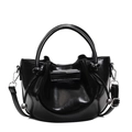 Minimalistische schwarze Hochglanz-Eimertasche mit Kordelzug und silbernen Metallbeschlägen - Schwarz