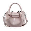 Schicke hellrosa Bucket Bag aus glänzendem Ölwachs-Leder mit verstellbarem Riemen - Rosa