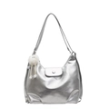 Borsa hobo argento metallizzato in stile minimalista con un simpatico charm mostro di peluche - Argento con pompon bianco