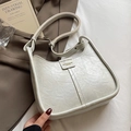 Retro minimalist off-white underarm bag with lychee texture and golden logo detail - Off-white - No Pendant