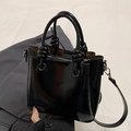 Secchiello in pelle lucida nera con manico a nodo e tracolla regolabile elegante - Senza Ciondolo / Nero