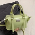 Borsa Boston minimalista verde chiaro lucida con targhetta in metallo argento - Senza Ciondolo / Verde