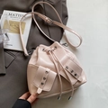 Schicke hellrosa Beuteltasche mit Kordelzug und verstellbarem Schultergurt - Rosa - Ohne Anhänger