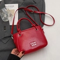 Vintage rote Eimertasche aus PU-Leder mit runden Griffen und COIH '2DN Schriftzug - Ohne Anhänger / Ancorra Rot