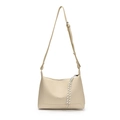 Elegante cremefarbene Hobo-Tasche mit Litschistruktur und Favourite Bags London Aufdruck - Weiß