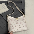 Bolso de hombro en cuero blanco con estampados de cachorros y correa larga ajustable - Blanco Roto - Sin Colgante