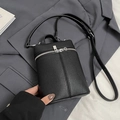 Petit sac à bandoulière noir motif litchi avec fermeture éclair argentée élégante - Sans Pendentif / Noir