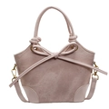 Bolso tipo cubo rosa con detalle de lazo y correa extraíble para mano o bandolera - Rosa