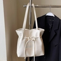 Sac fourre-tout minimaliste blanc crème en cuir ciré avec détail de cordon élégant - Sans Pendentif / Blanc Cassé