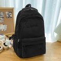 Sac à dos d'école noir avec motif étoile et pendentif en peluche bleue sur un bureau - Avec Pendentif Étoile en Peluche / Noir