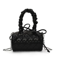 Bolso cilíndrico negro de moda con acolchado de corazón y asa superior fruncida - Negro