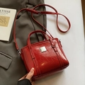 Retro red oil wax leather bucket bag with silver metal logo and adjustable strap - No Pendant / Burgundy