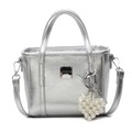 Borsa a secchiello argento con texture a pieghe e ciondolo a cuore in perle bianche - Con Pendente a Cuore di Perle / Argento