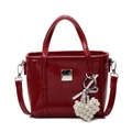 Borsa a secchiello rossa lucida con placca d'argento e ciondolo cuore di perle - Con Pendente a Cuore di Perle / Borgogna