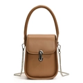 Mini borsa a tracolla in pelle marrone con fibbia argento e catena in metallo - Cachi