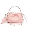 Hellrosa plissierte Beuteltasche aus Lychee-Leder mit Kordelzug und Hundeanhänger - Rosa