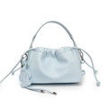 Hellblaue Handtasche mit Lychee-Muster, Hund-Anhänger und abnehmbarem Gurt - Hellblau