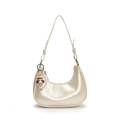 Sac hobo minimaliste champagne perlé avec breloque dessin animé et décor de perles - Avec Pendentif Fille Popcorn / Blanc