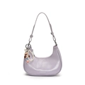 Sac hobo croissant lilas en cuir brillant avec pendentif décoratif en perles - Avec Pendentif Fille Popcorn / Violet