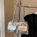 Sac Boston argenté métallisé avec deux poches avant et une finition en cuir brillant - Argent - Sans Pendentif