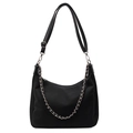 Veelzijdige zwarte hobo tas met lederen riem en zilveren ketting als detail - Groot / Zwart