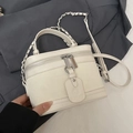 Elegante borsa a scatola bianco avorio con trama intrecciata e tracolla a catena - Senza Ciondolo / Bianco