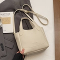 Borsa a secchiello minimalista bianco crema in pelle grana litchi e dettagli dorati - Senza Ciondolo / Bianco Sporco