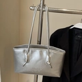 Bolso tipo cubo plateado minimalista con asas anudadas y logotipo en relieve - Sin colgante / Plateado