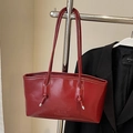 Minimalist large capacity burgundy bucket bag with knotted shoulder strap in glossy PU leather - No Pendant / Ancorra Red