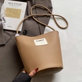 Sac seau kaki minimaliste en cuir grainé litchi avec fine bandoulière réglable - Khaki - Sans Pendentif