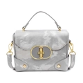Bolso gris con textura de mármol, cierre giratorio dorado y correa ajustable - Plateado