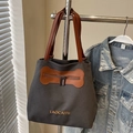 Bolso tote de lona gris con detalles de cuero marrón y correas de hombro versátiles - Té Negro - Sin Colgante