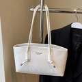 Witte schoudertas met slangenpatroon, geknoopte handvatten en subtiele logo-opdruk - Zonder Hanger / Wit