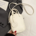 Petit sac bandoulière chic en cuir grainé blanc cassé avec pendentif sourire et sangle - Blanc Cassé - Sans Pendentif