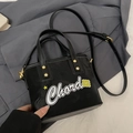 Schwarze Eimer-Handtasche aus Leder mit weißem Chord-Aufdruck und gelbem Stern - Schwarz - Ohne Anhänger