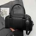 Sac Boston chic en cuir noir à motif litchi avec deux poignées et sangle réglable - Noir - Sans Pendentif