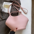 Sac à main rose en cuir grainé avec base géométrique et bandoulière réglable - Sans Pendentif / Rose