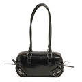 Sac sous le bras tendance en cuir verni noir avec nœuds décoratifs et finitions argentées - Noir