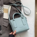 Hellblaue Eimertasche aus Leder mit Litschi-Muster, Tragegriff und Schultergurt - Ohne Anhänger / Blau