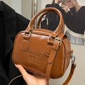 Sac bowling rétro marron chic avec lettrage embossé et finitions métalliques argentées - Café Sans Pendentif