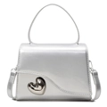 Minimalistische silberne Lackleder-Handtasche mit 3D-Metall-Herz-Verzierung - Silber