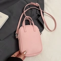 Rosafarbene Umhängetasche aus Leder mit Litschistruktur und silbernen Beschlägen - Ohne Anhänger / Rosa