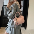 Bolso de mano rosa en piel sintética con colgante de oso blanco y bandolera - Con Colgante / Rosa