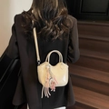 Bolso tipo cubo blanco crema con adorable colgante de perro y borla de tejido suave - Con Colgante / Blanco Roto