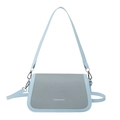 Bolso bandolera azul claro minimalista en tela texturizada y cuero con herrajes plateados - Azul