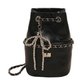 Sac seau matelassé noir élégant avec bandoulière chaîne et breloque nœud perlée - Noir