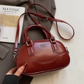 Sac Boston en cuir verni rouge foncé avec logo argenté et bandoulière réglable - Rouge Vin (Sans Pendentif)