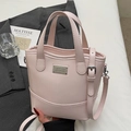 Elegante bolso tipo cubo rosa claro en cuero sintético con correa ajustable - Sin colgante / Rosa