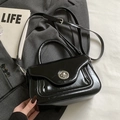 Retro black oil wax leather handbag with vintage metal clasp and pleated side details - Black (Without Charm) / Black