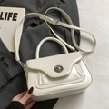 Cream white fashion square bag in oil wax faux leather with elegant wavy flap and silver lock - Off-White (Without Pendant) / Off White